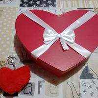 Portachiavi e scatola a forma di cuore