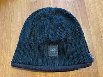 Cappello beanie nero in maglia con interno in pile