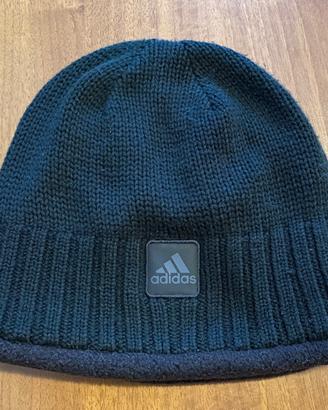 Cappello beanie nero in maglia con interno in pile
