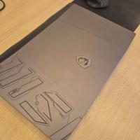 Notebook Gaming MSI 17" i7 4060 8GB 144Hz 32GB RAM