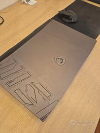 Notebook Gaming MSI 17" i7 4060 8GB 144Hz 32GB RAM