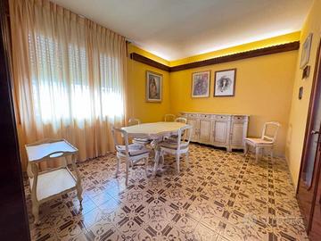 Casa indipendente di 245 m² con più di 5 locali e 