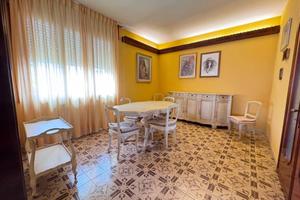 Casa indipendente di 245 m² con più di 5 locali e 