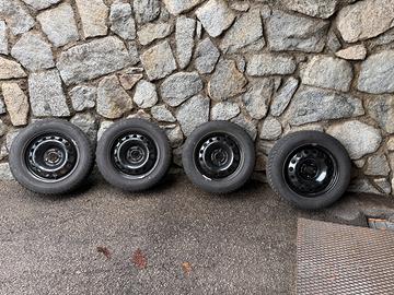 Cerchi in ferro con gomma invernale