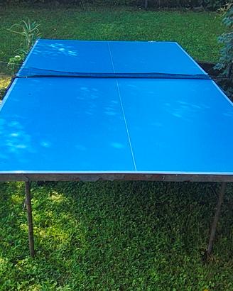 tavolo ping pong con racchette