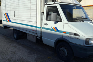 Furgone camion con tenda automatica patente B