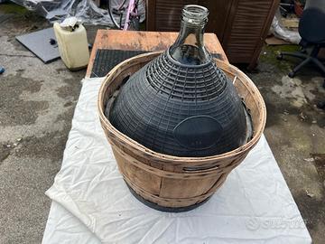 Damigiana con relativo contenitore in legno