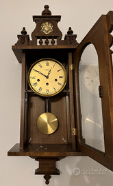 Orologio a pendolo Astra – elegante cassa in legno