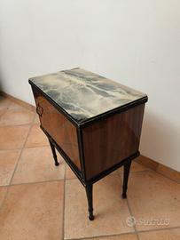 comodino antico