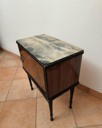 comodino antico