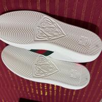 Sneakers Gucci ace con ricamo ape.