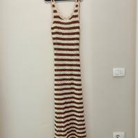 Vestito in maglia crochet a righe bianco e marrone