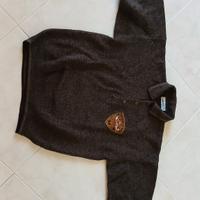 Maglione,marrone ,polo con bottone decorativa 