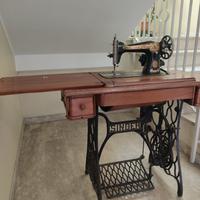Macchina da cucire Singer d’epoca a pedale