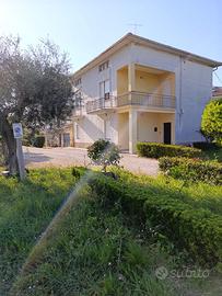 Casa singola con terreno edificabile