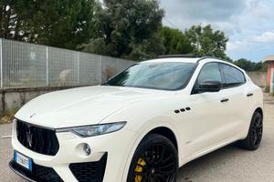 MASERATI LEVANTE GRANSPORT