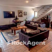 CASA INDIPENDENTE CON VISTA SUL CASTELLO