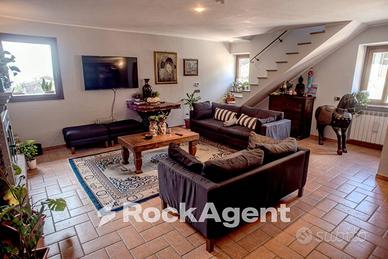 CASA INDIPENDENTE CON VISTA SUL CASTELLO