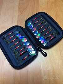 16 cucchiaini + borsina pesca fiume/lago spinning