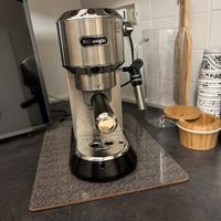 Dedica EC685.M con Caffè in Polvere e CIALDE