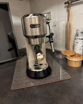 Dedica EC685.M con Caffè in Polvere e CIALDE