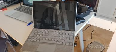 Surface Pro 5 8GB RAM, 128 GB SSD, i5 7300