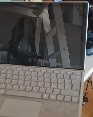 Surface Pro 5 8GB RAM, 128 GB SSD, i5 7300