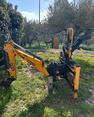 Retroescavatore per trattore MORIS 5.21
