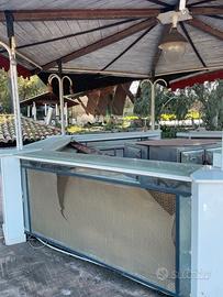 LOTTO UNICO: attrezzature varie, mobili arredi