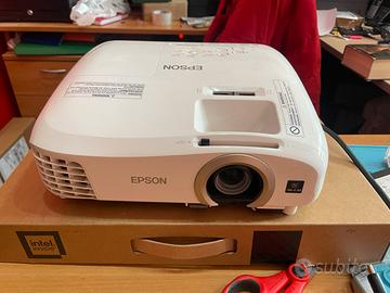 Viedeoproiettore Epson TW5300 + telo 120’’ + cavo