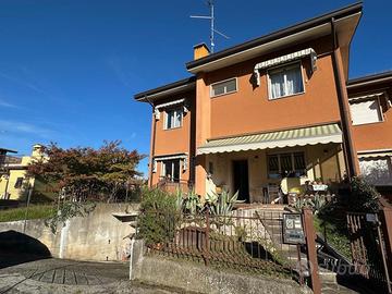 VILLASCHIERA DI TESTA TRICAMERE CON TAVERNA, GA...