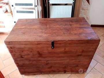 baule in pino con maniglie foderato