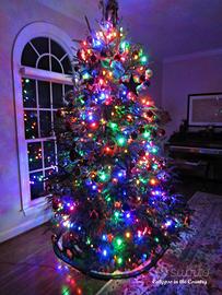 Albero di natale con addobbi