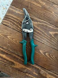 Cesoia per lamiera RIDGID no. 786 cuts right
