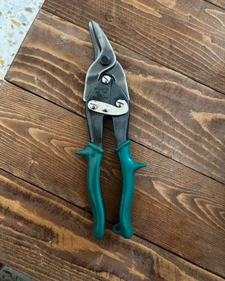 Cesoia per lamiera RIDGID no. 786 cuts right