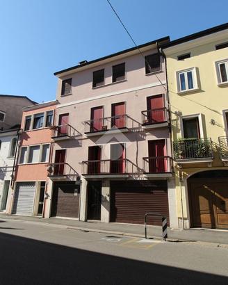 4 LOCALI A VICENZA
