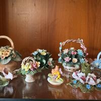 Collezione miniature di cesti di fiori di ceramica