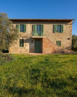 Rustico / Casale di 250 m² con più di 5 locali a B