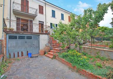 Bettolle (SI), abitazione terratetto con resede pr