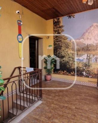 Villa di 270 m² con 5 locali e box auto doppio a R