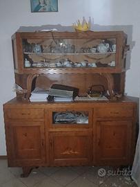 Credenza in legno vintage con vetrina