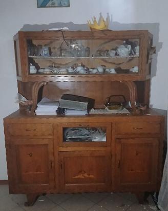 Credenza in legno vintage con vetrina