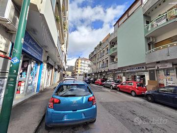 NEGOZIO A NAPOLI