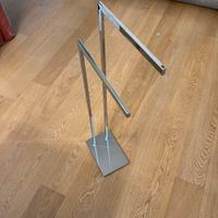 Piantana porta asciugamani in acciaio cromato