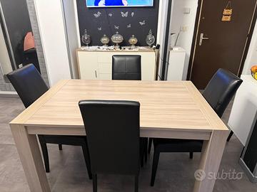 Tavolo allungabile con 4 sedie quasi nuovo