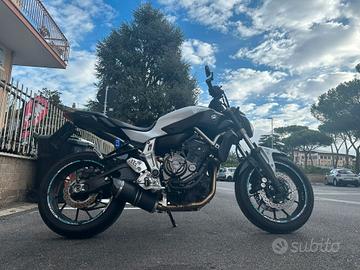 Yamaha MT 07 con accessori - FINANZIABILE