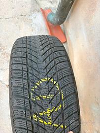 Pneumatici invernali Goodyear 215/50R17