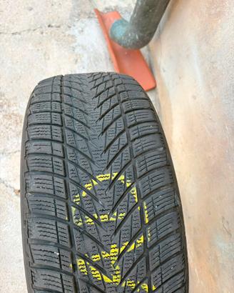 Pneumatici invernali Goodyear 215/50R17