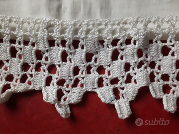 Ricami fatti a mano per federe o lenzuola