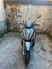 Piaggio Beverly 350